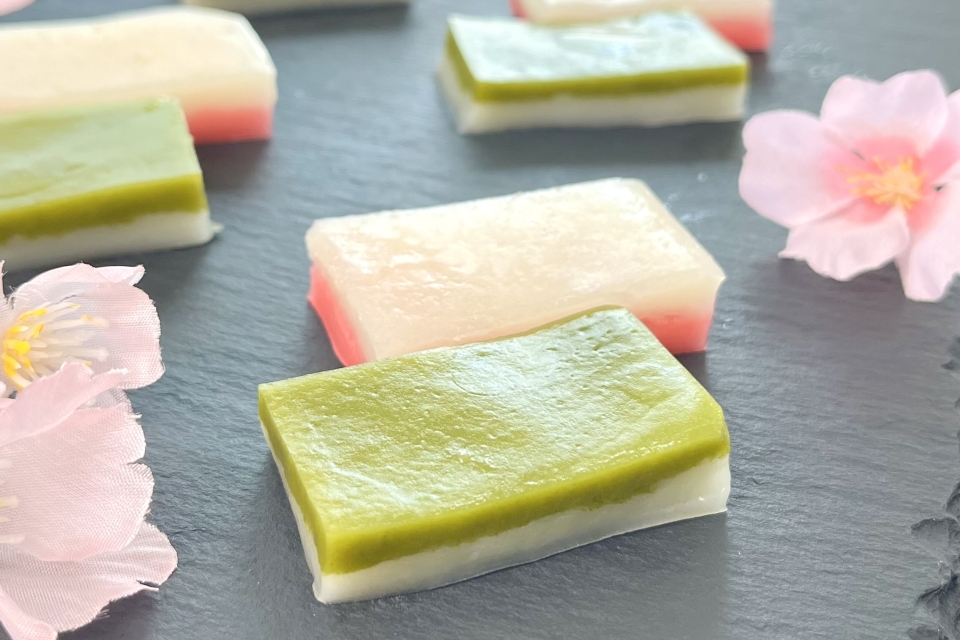 ぷるぷる＆断面がかわいい♪レンジで作れる「2色のういろう」レシピ