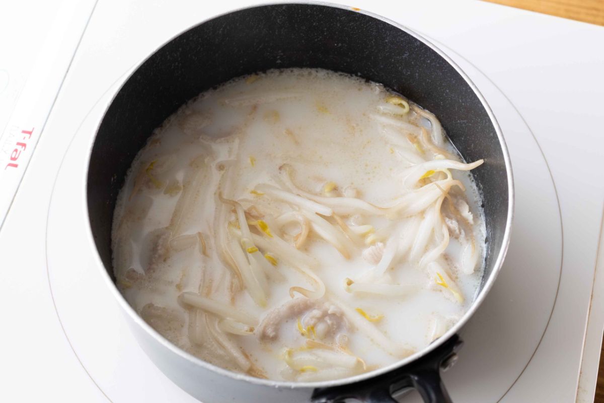 「具だくさん豚骨ラーメン」レシピ