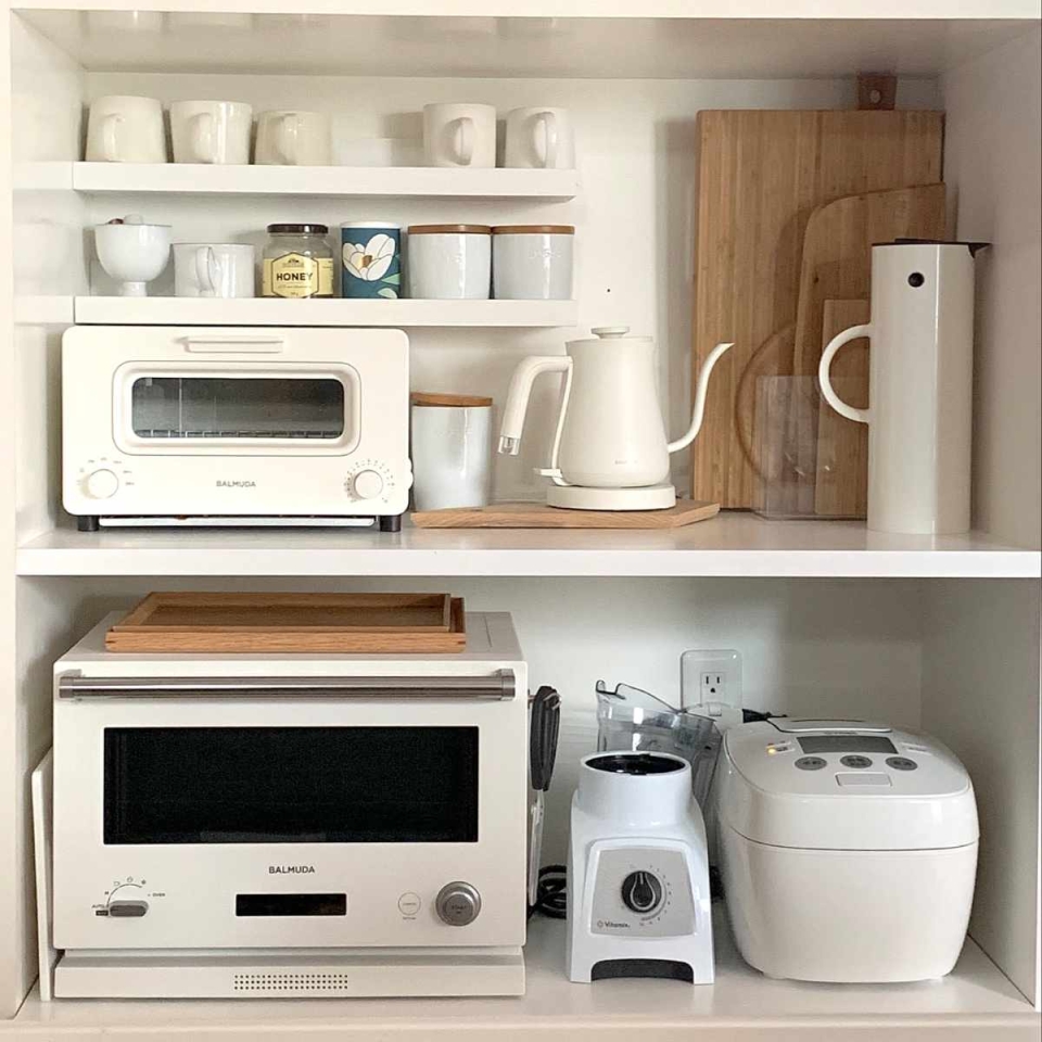 電子レンジの置き方どうしてる？使いやすい「キッチン家電」収納アイデア