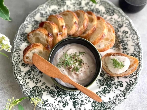 やみつき間違いなし！！パン泥棒の「新玉ねぎのムース」