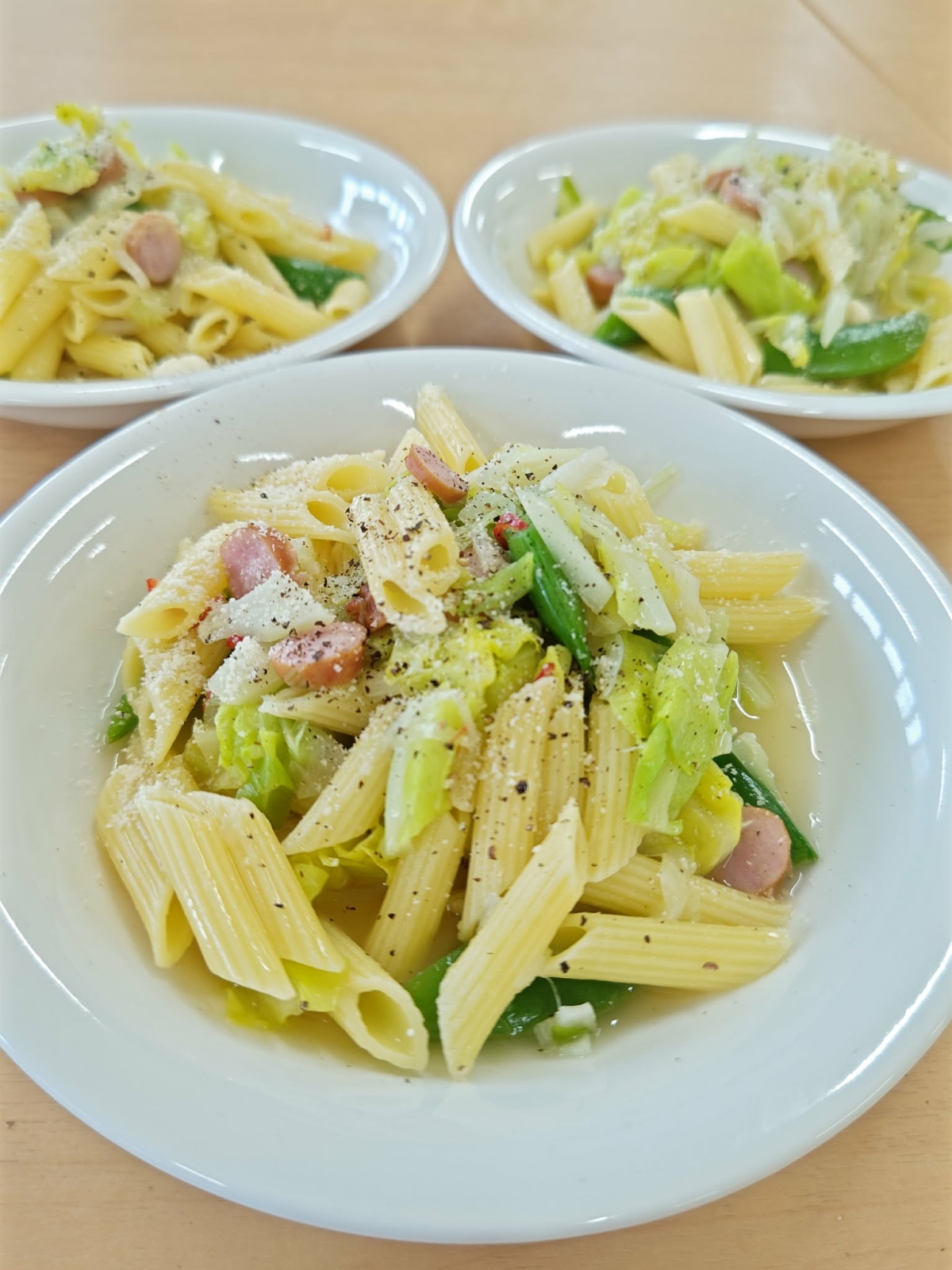 「春キャベツとスナップエンドウのスープパスタ」レシピ