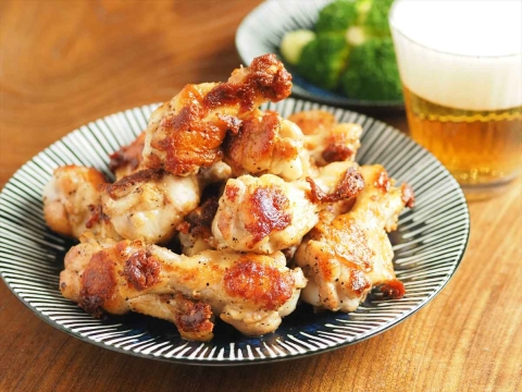 1kgを一気に調理！コスパ最強「手羽元のガーリック塩焼き」レシピ