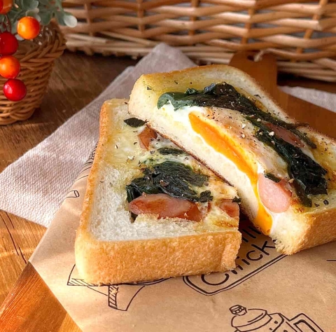 これ1枚でしっかり満腹！「ほうれん草と卵のくり抜きトースト」の作り方