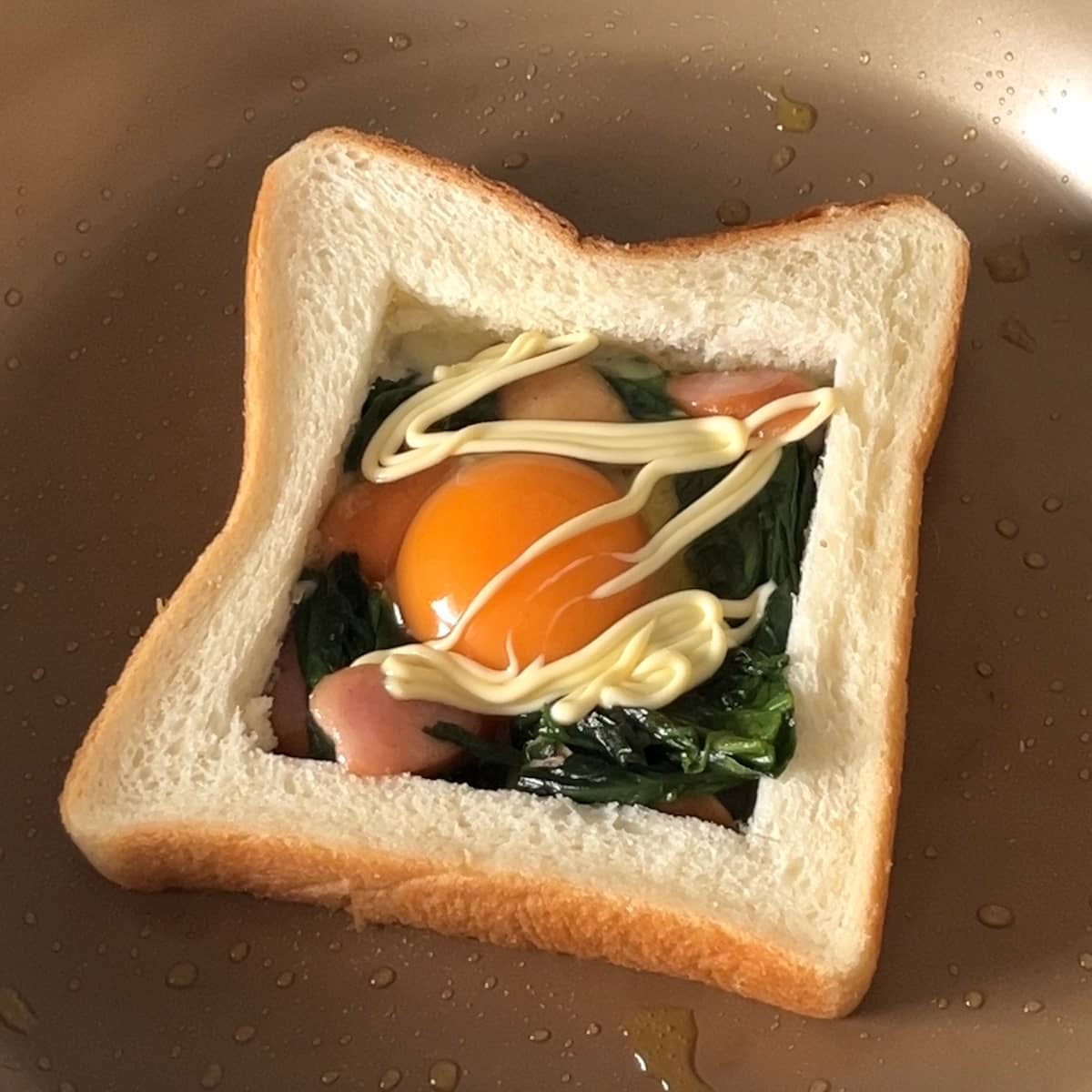 ほうれん草と卵のくり抜きトースト