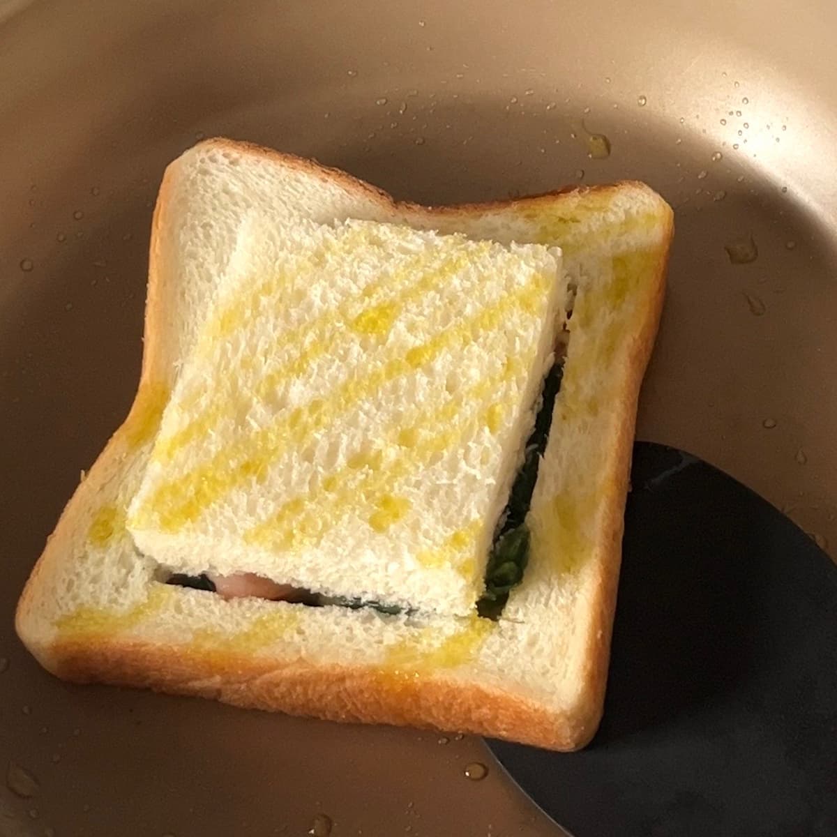 ほうれん草と卵のくり抜きトースト