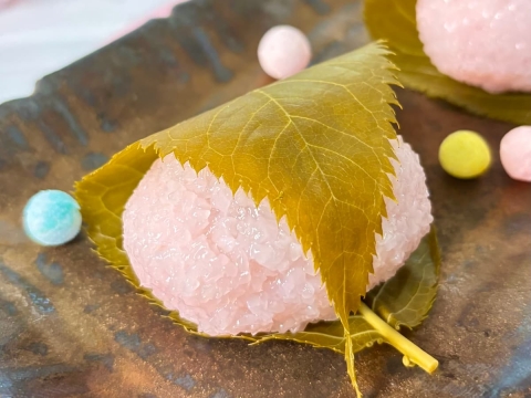 レンジで簡単♪道明寺粉で作る関西風「絶品桜もち」レシピ