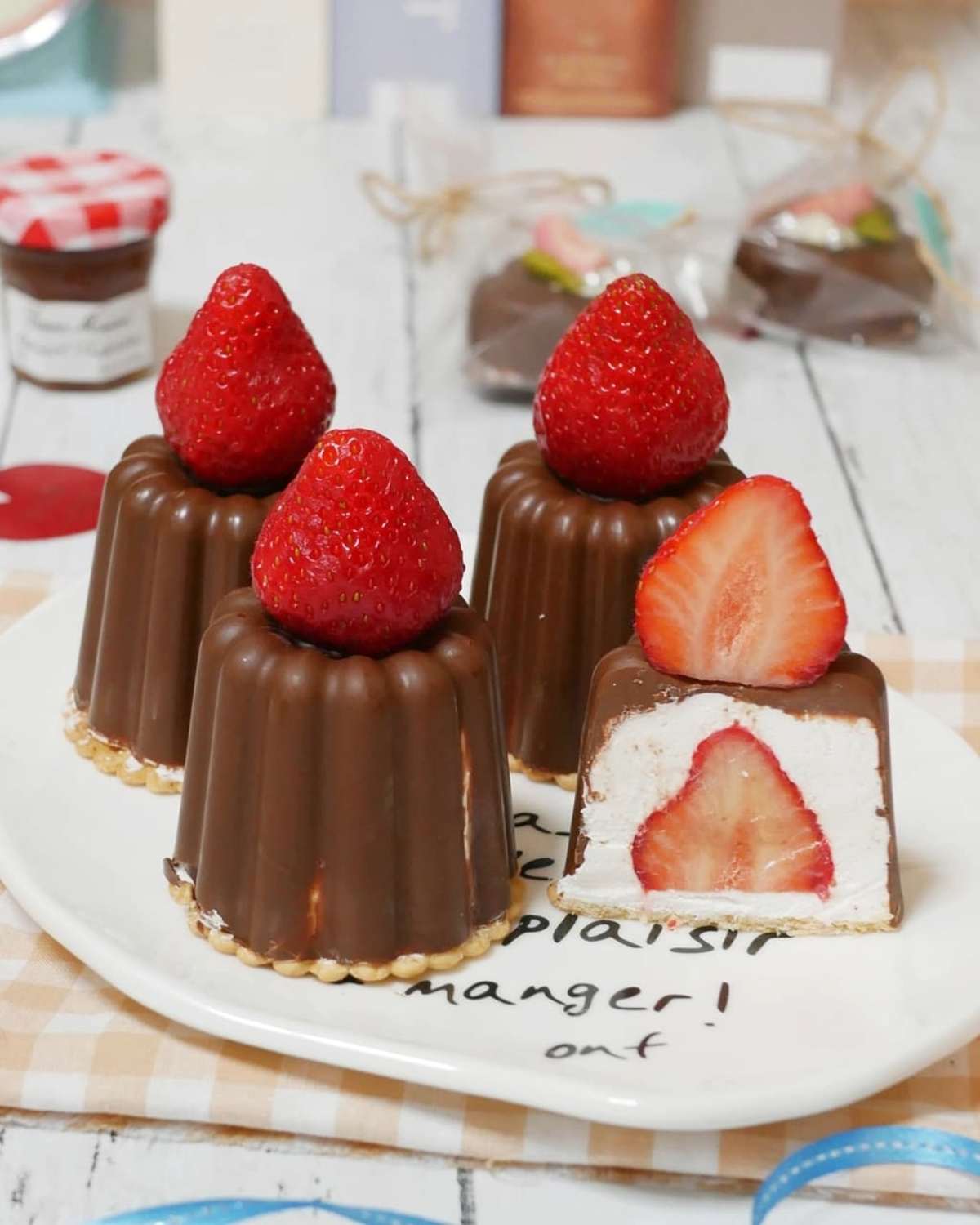 いちごのチョコカヌレサムネ