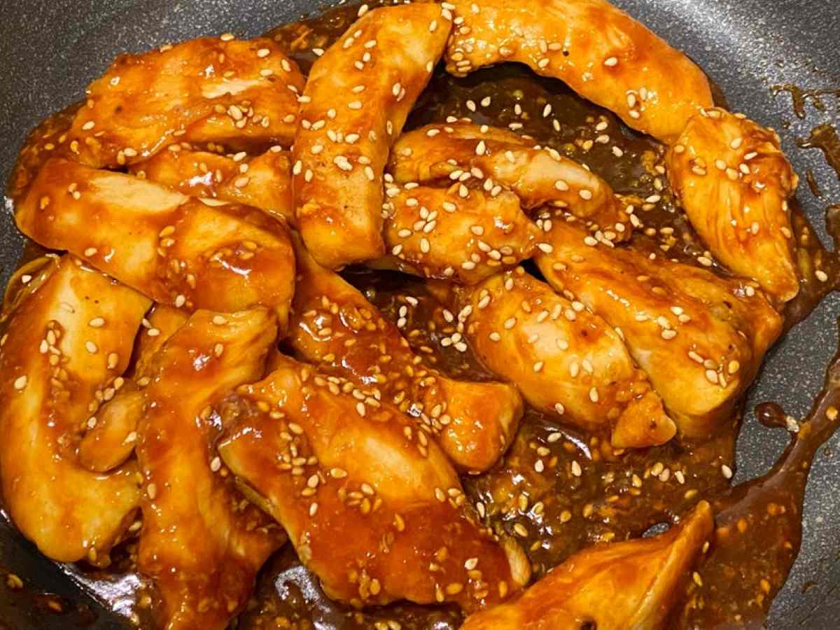 鶏むね肉のスティックヤンニョムチキン