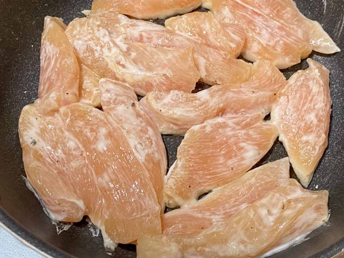 鶏むね肉のスティックヤンニョムチキン