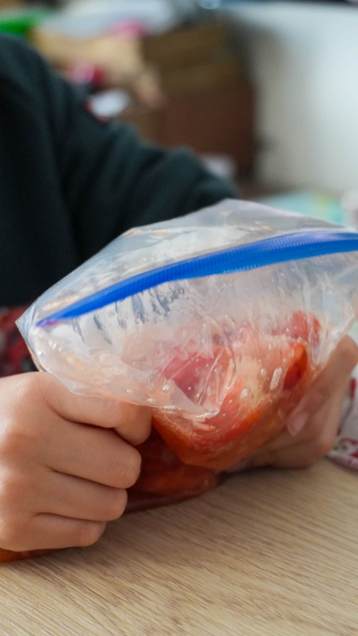 子供も作れるイチゴアイス