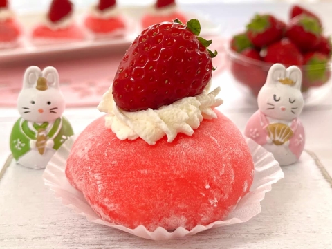 レンジで簡単もちもちとろ〜り♪「いちごクリーム大福」のレシピ