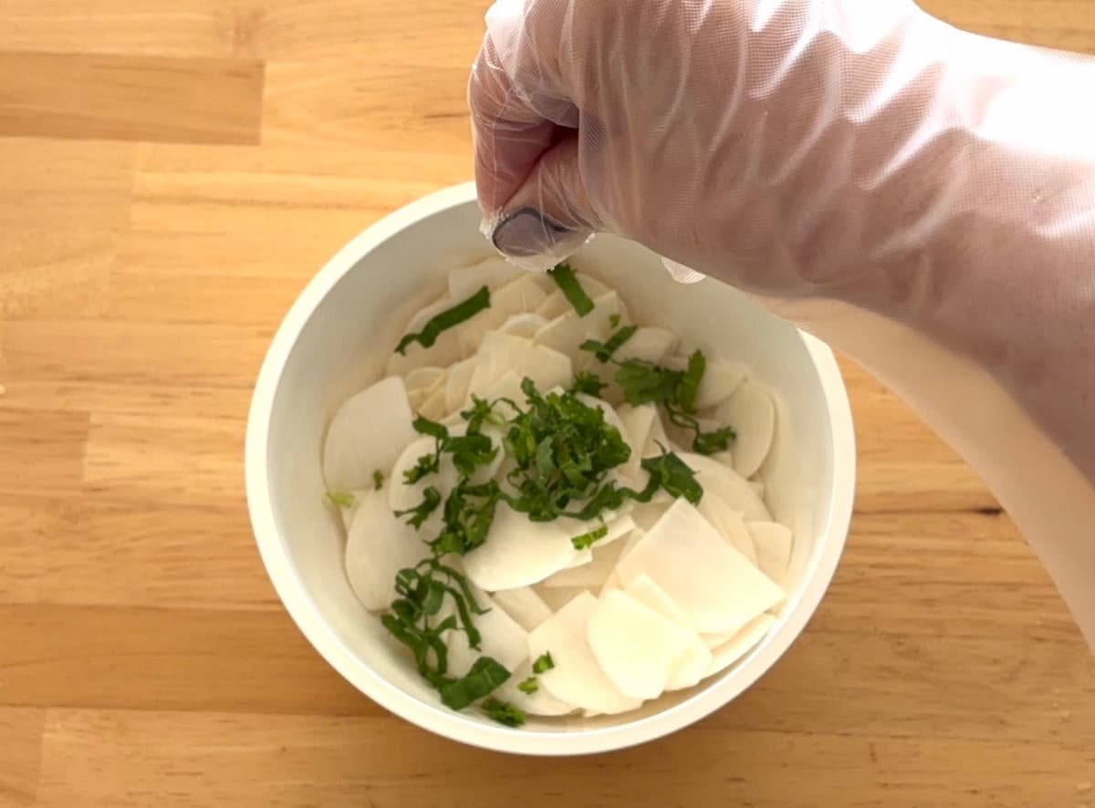 春かぶと生ハムのマリネ