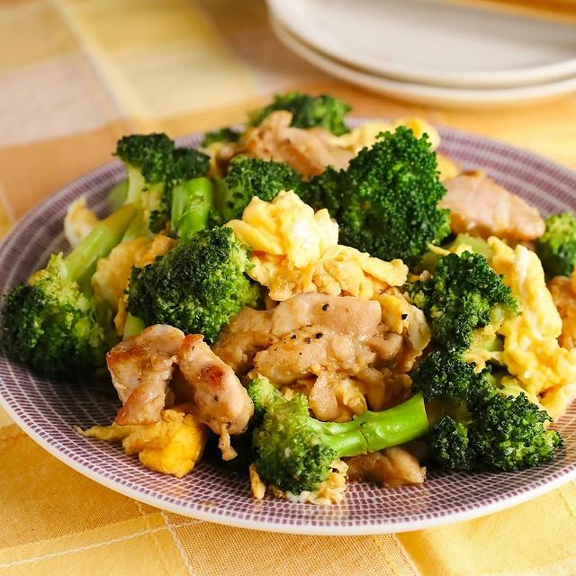 ブロッコリーと鶏肉のふんわり卵炒め