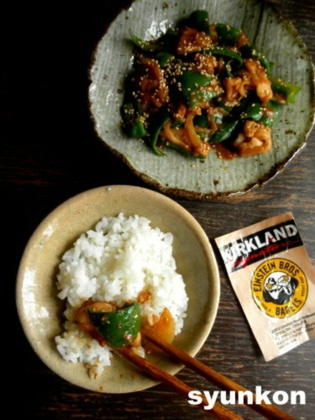 「豚こまとピーマンと玉ねぎのごまみそ炒め」レシピ