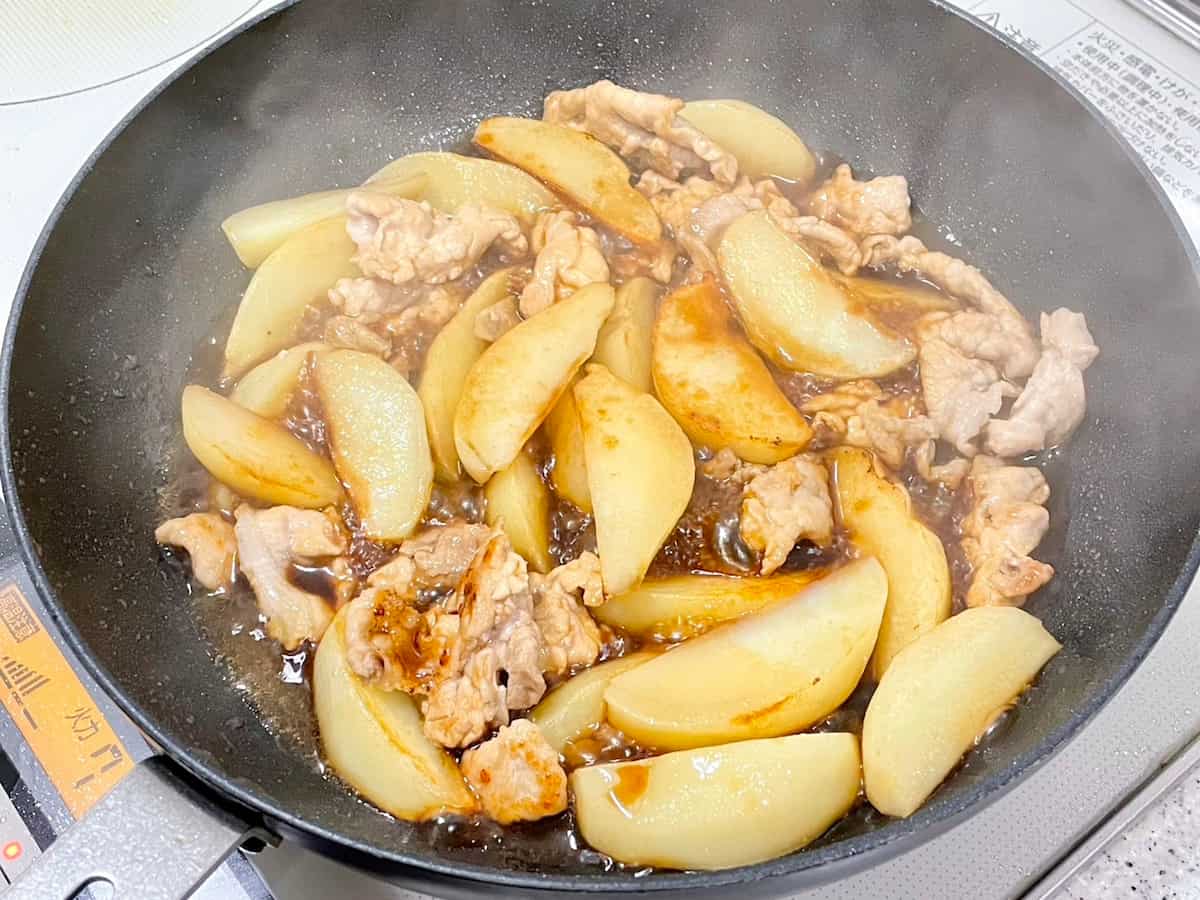 じゃがいもと豚肉の照り焼き