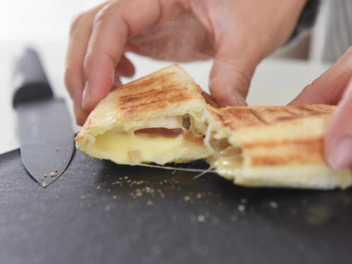 話題の『レンチンホットサンド』に何入れる?スタッフのお気に入りレシピ&使用レポ発表会