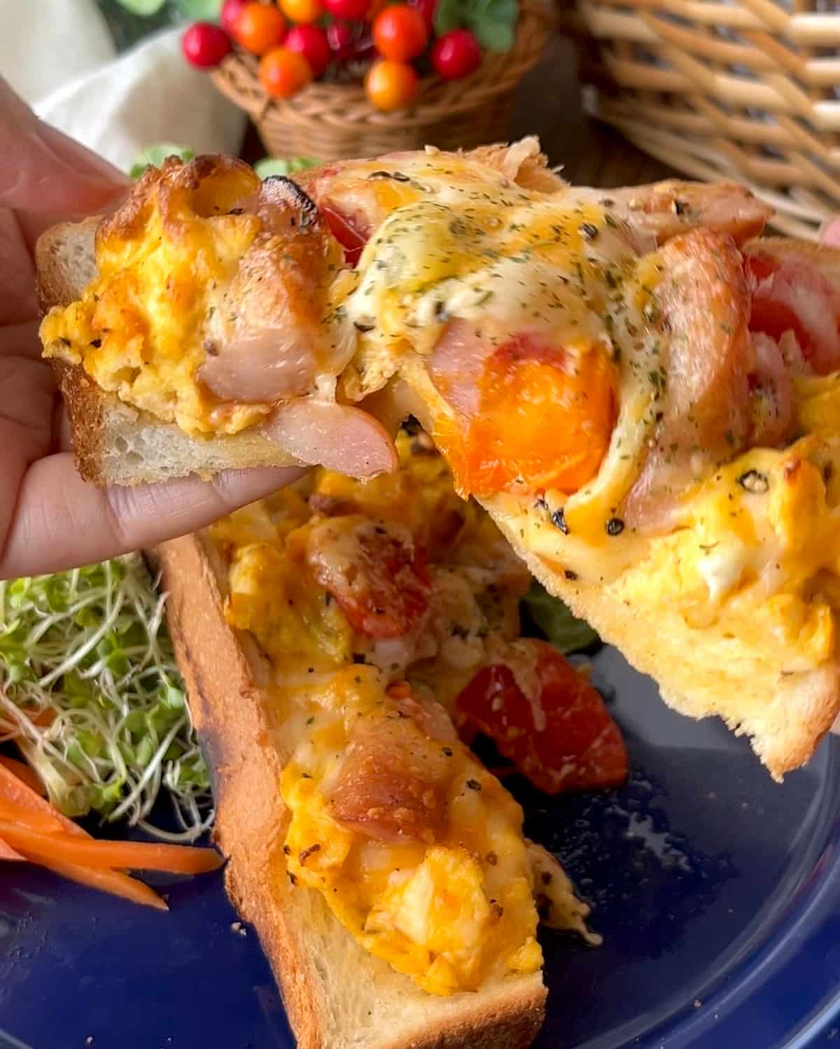 ふわとろ卵とチーズのごちそうトースト