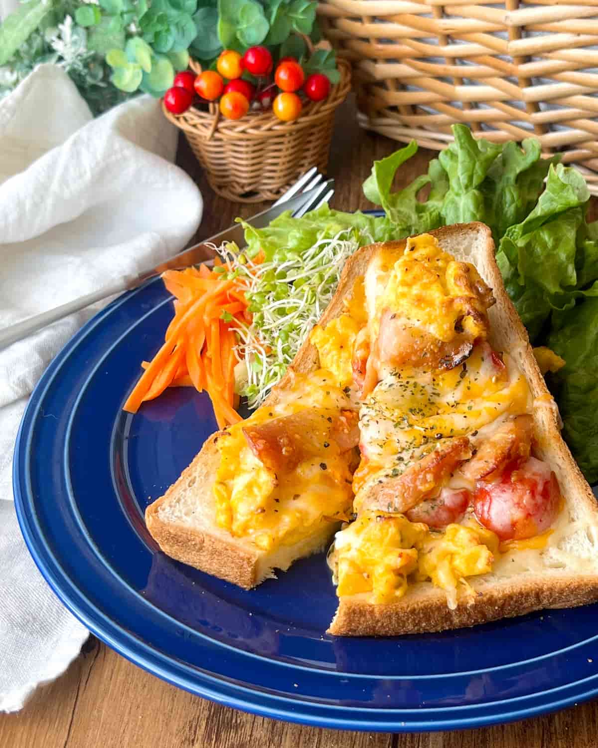 ふわとろ卵とチーズのごちそうトースト