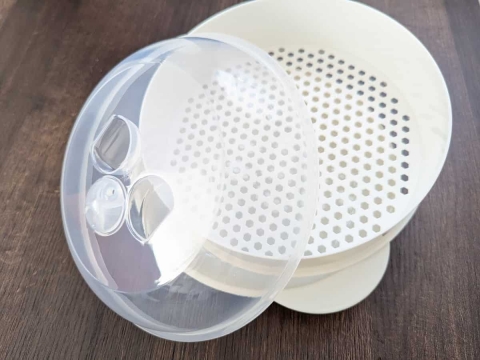 “せいろ”よりも手軽！ダイソー「電子レンジ蒸し器」が蒸し料理に便利♪