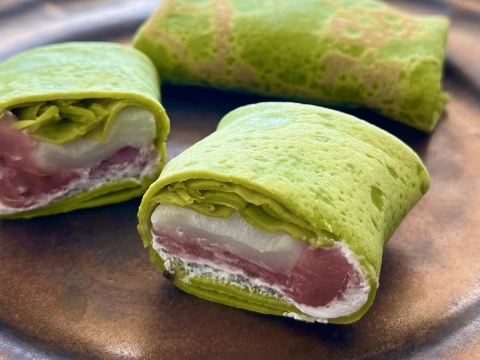 びよ〜んと伸びる♪「抹茶と桜あんのもちもちクレープ」の作り方