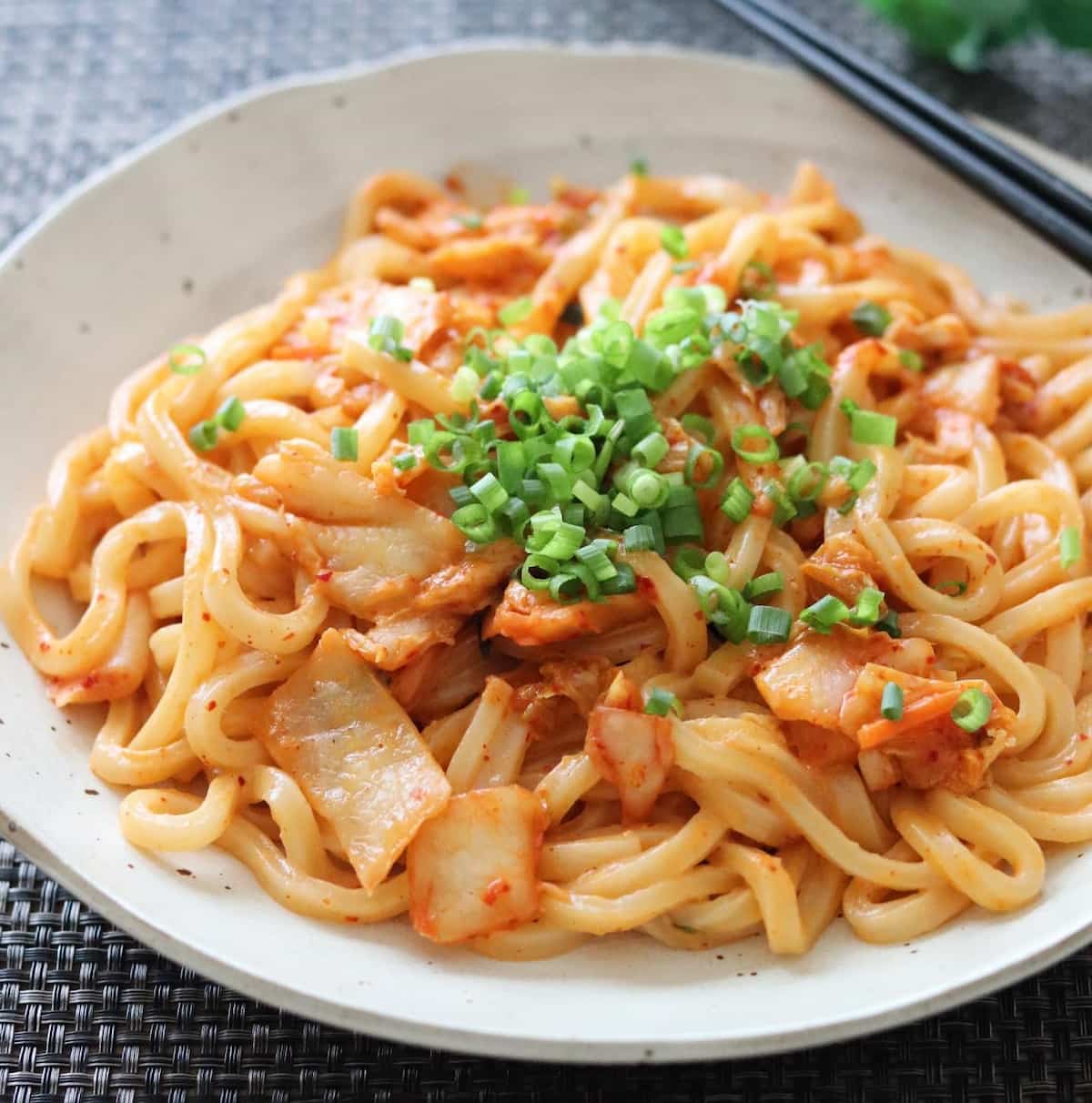 余裕がない日にパパッと作れる！やみつき「キムチうどん」レシピ4選