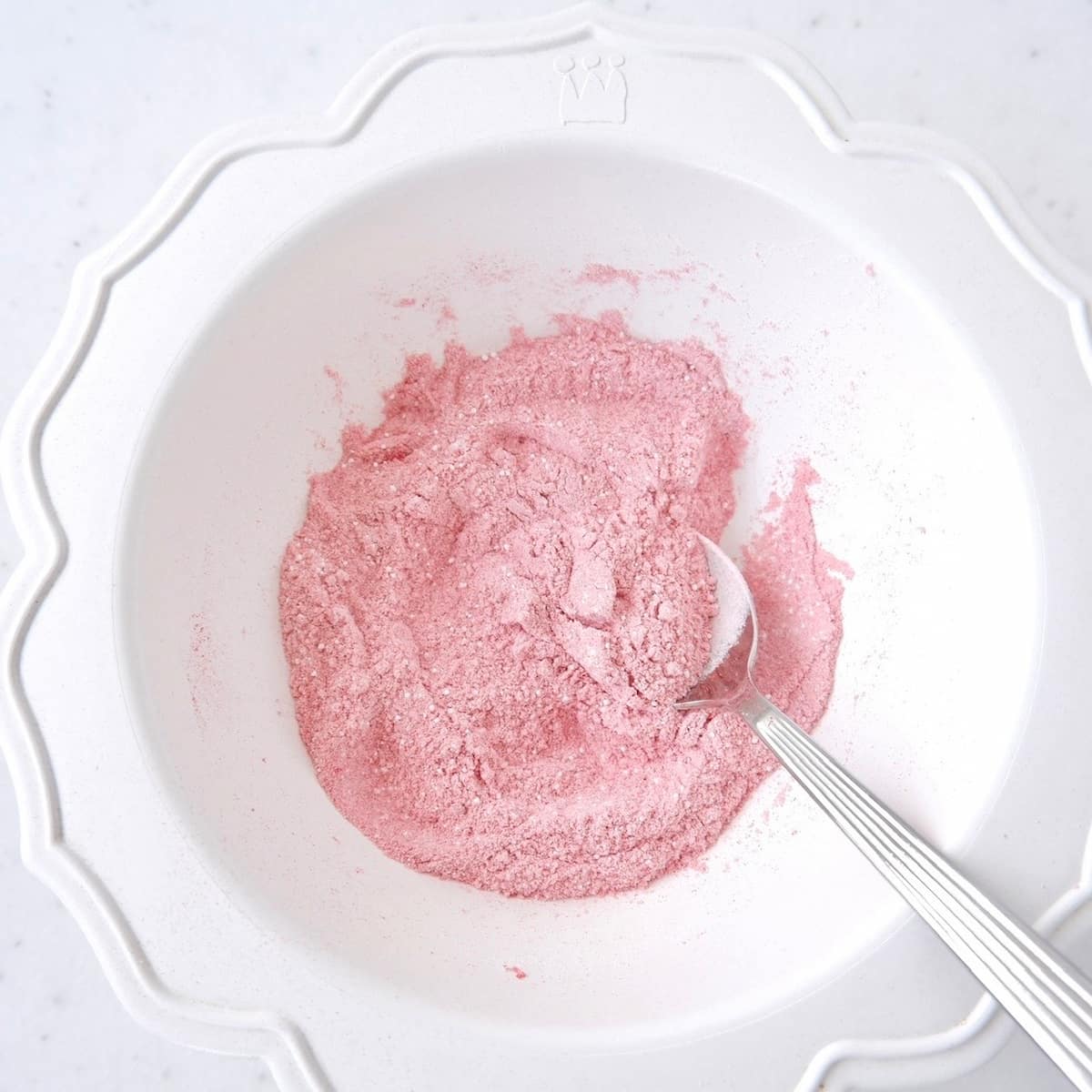 米粉のいちごスノーボール