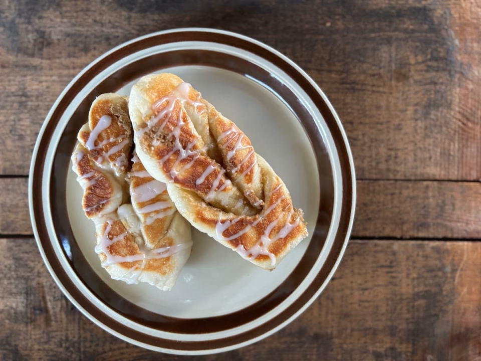 花粉症の時期のお気に入り♪フライパンで焼ける「カルダモンパン」
