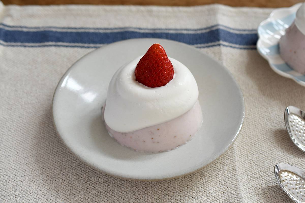 ムースみたいな口どけ！ぽってりキュートな「いちごミルクプリン」