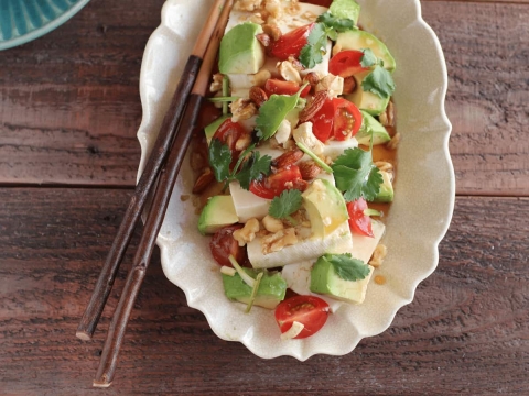 美容におすすめ！「アボカド×ミニトマト」の簡単レシピ