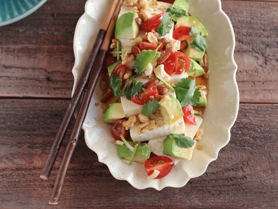 美容におすすめ！「アボカド×ミニトマト」の簡単レシピ