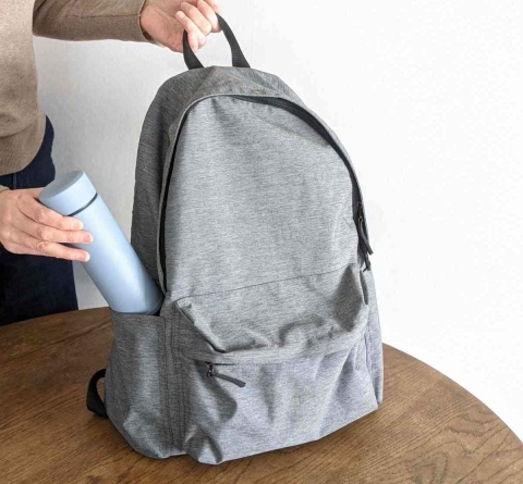 リュックの脇ポケットにすっぽり。新生活にちょうどいい「シンプル水筒」