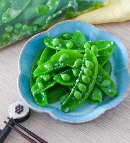 箸が止まらないおいしさ！レンジ1分半で作れる「スナップエンドウの塩麹クミン」
