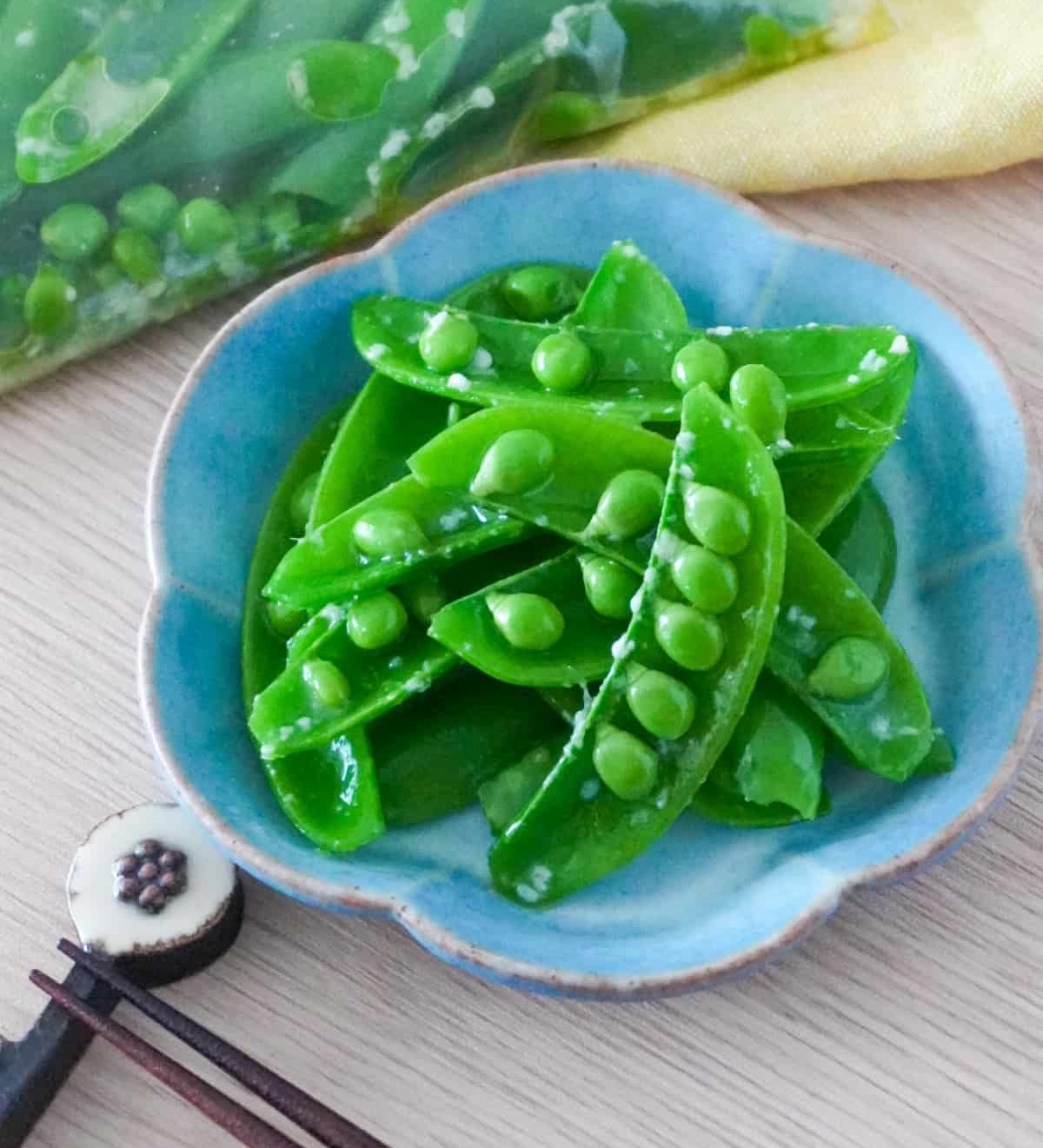 箸が止まらないおいしさ！レンジ1分半で作れる「スナップエンドウの塩麹クミン」