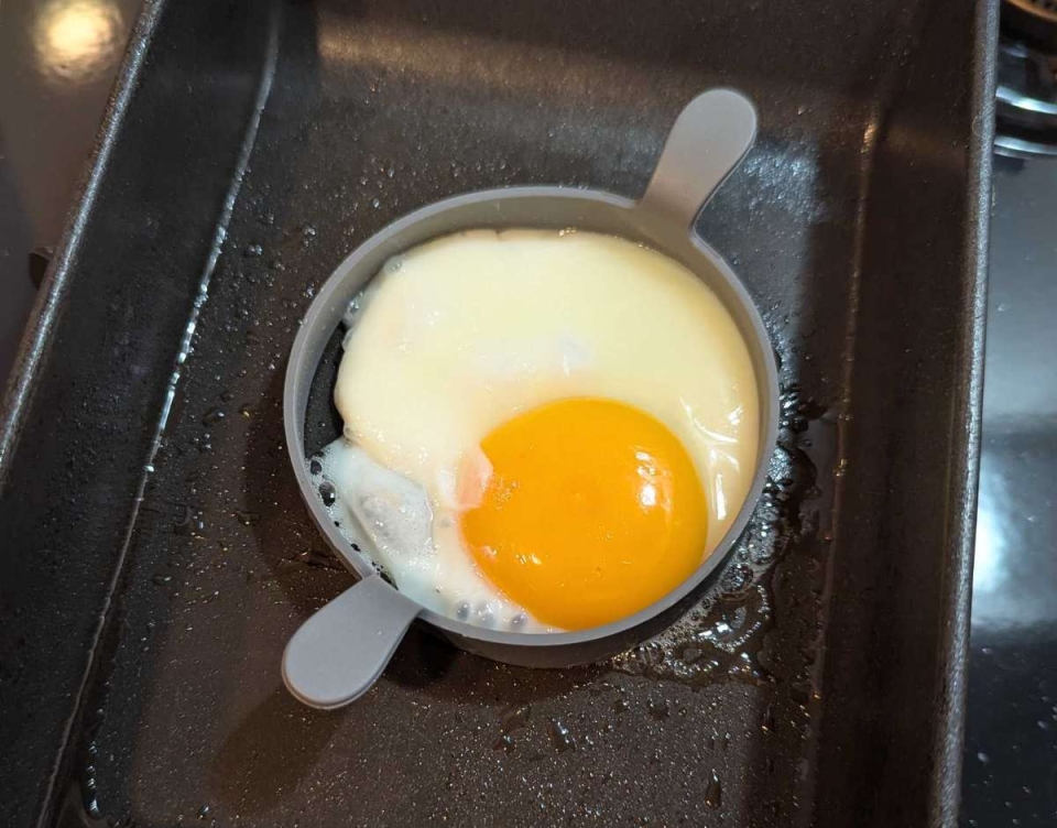 目玉焼きがきれいな丸に！ダイソー「シリコーンリング」が便利♪