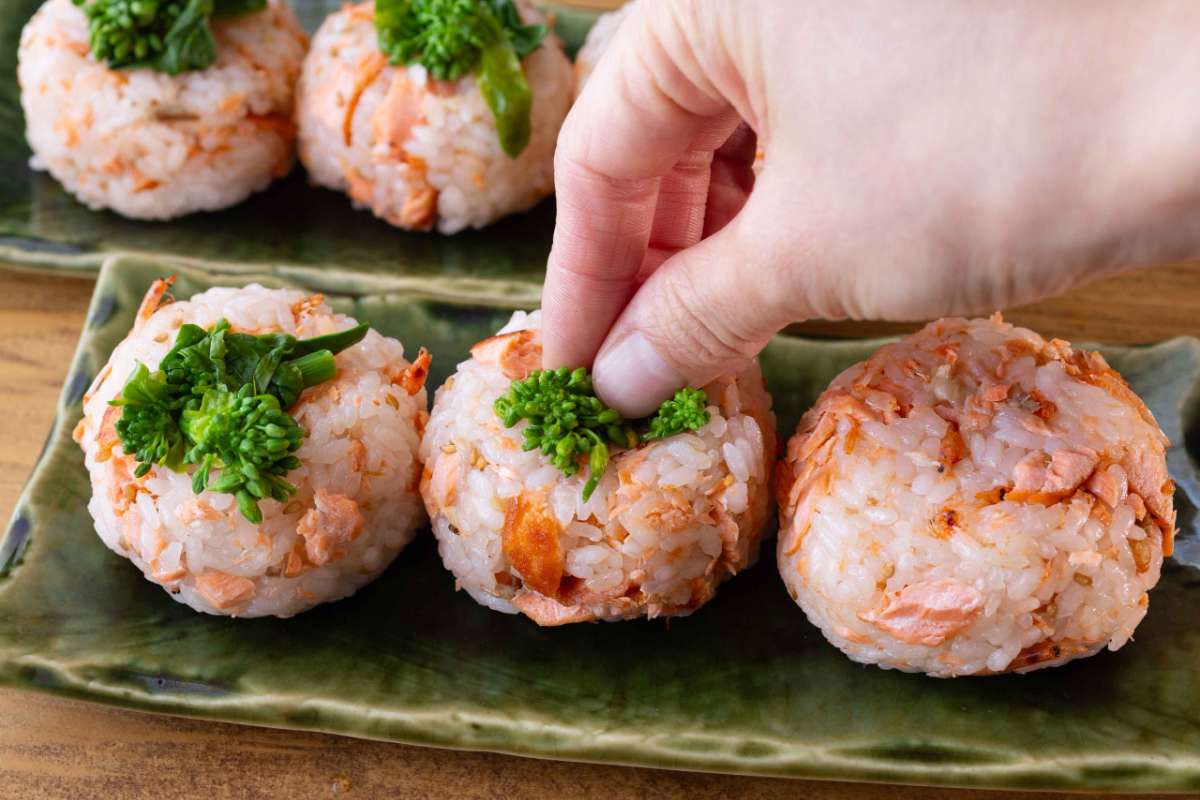 「鮭と桜えびのおにぎり」レシピ