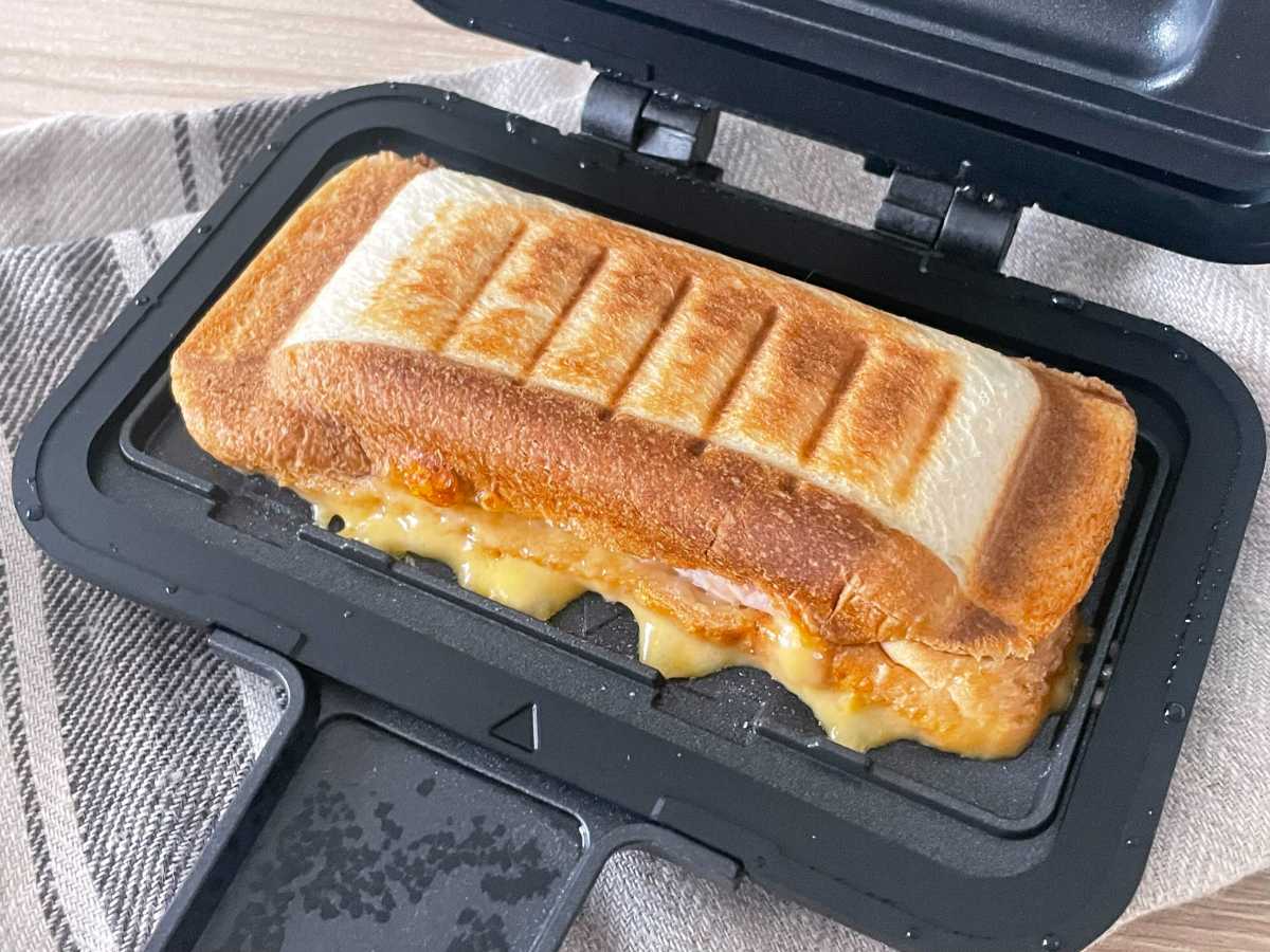 レンジとは思えないこんがり感！約2分30秒でホットサンドが作れるアイテムが便利すぎ♪