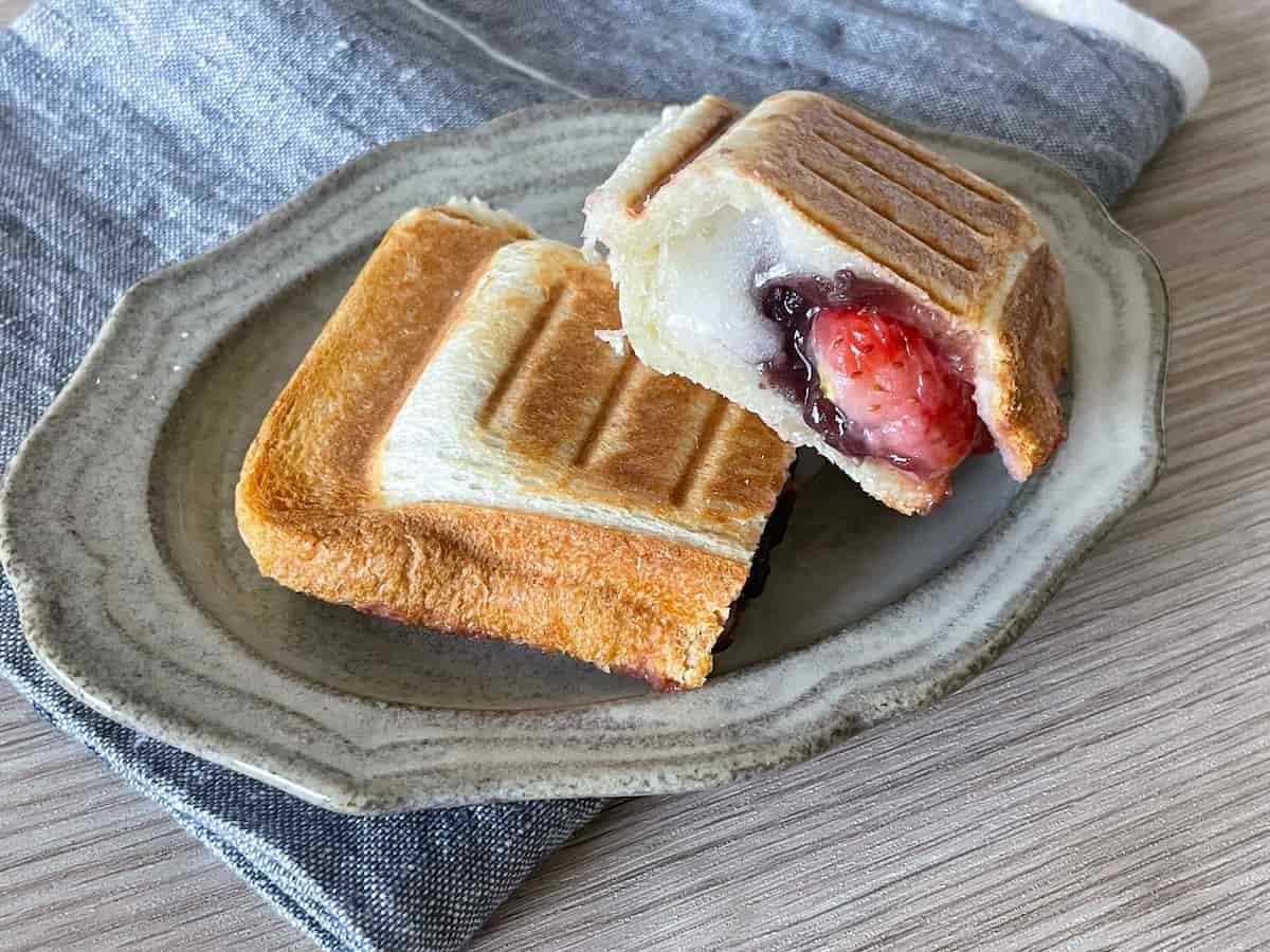「COPAN レンジグリル ホットサンドメーカー」で作ったいちご大福ホットサンド