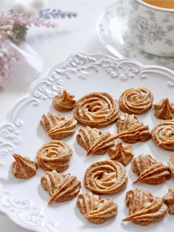 材料3つでOK！サクサク止まらない「米粉のミルクティー焼きチョコ」