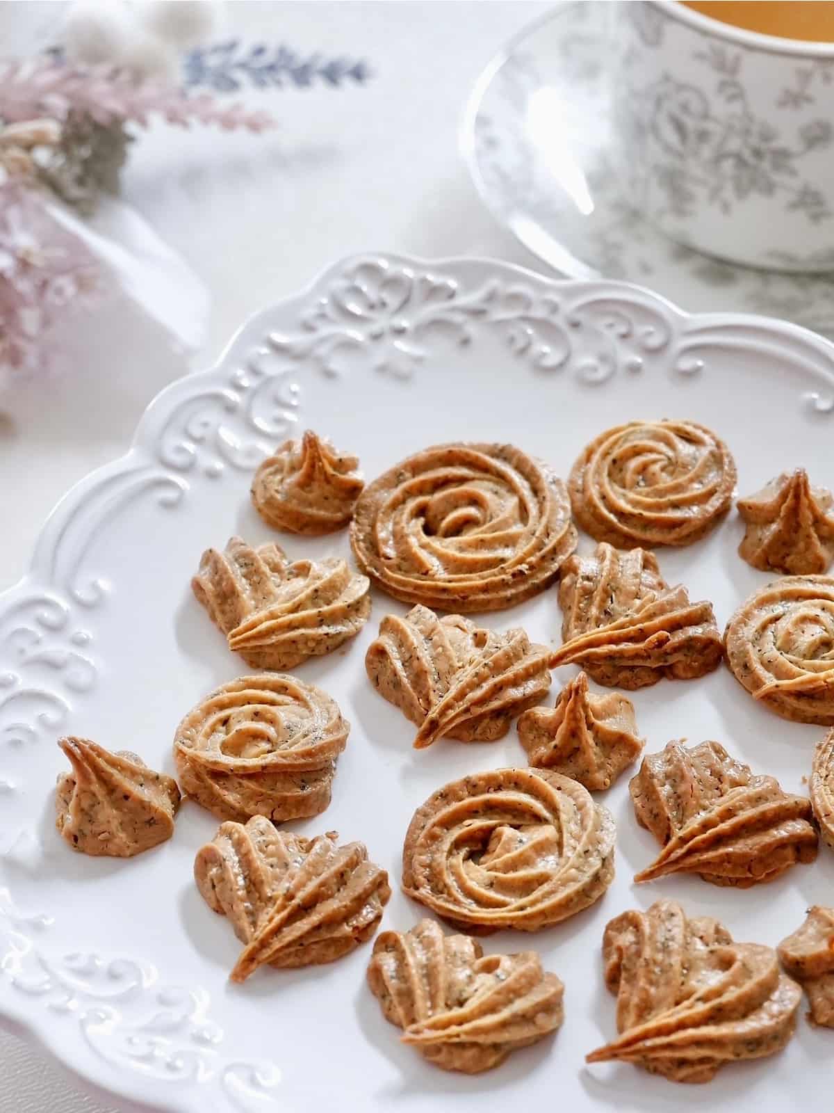 材料3つでOK！サクサク止まらない「米粉のミルクティー焼きチョコ」