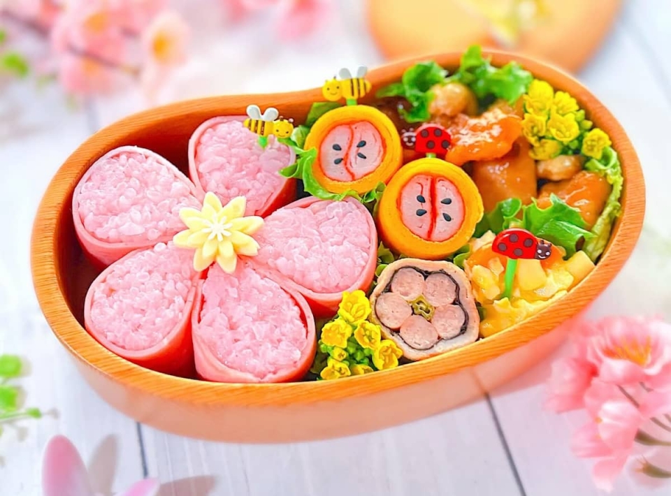 開けた瞬間ときめく！春にぴったりな「桜弁当」
