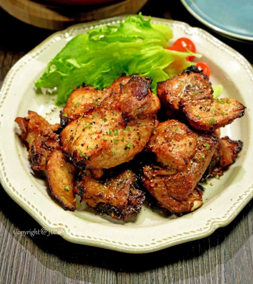 一口で感動！脂が甘いブランド豚の「スペアリブ」が想像以上のおいしさ