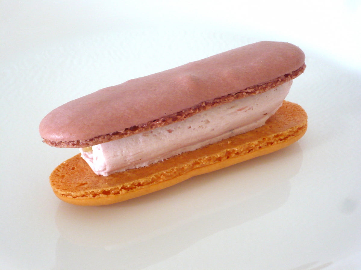 「ピエール・エルメ」監修！ファミマ新発売のマカロンサンドが傑作すぎた