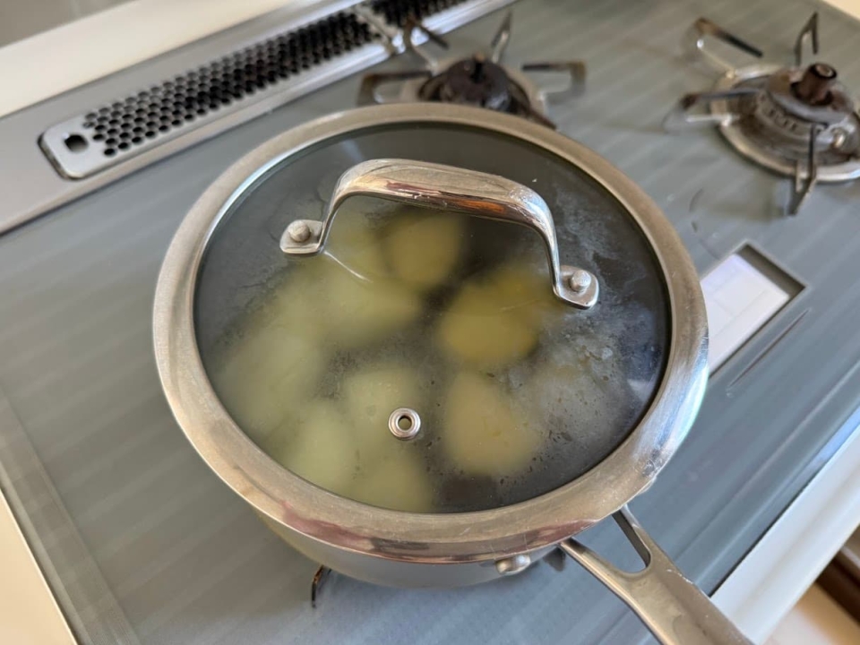基本のポテトサラダ 茹でる