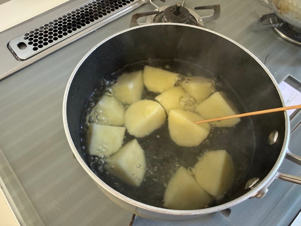 基本のポテトサラダ 串をさす