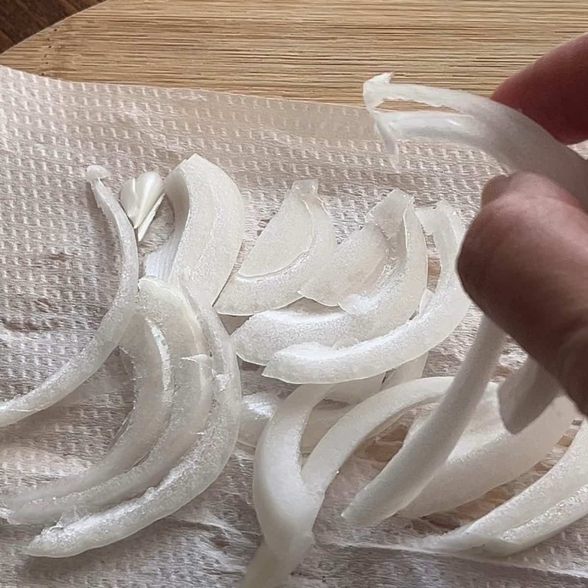 新玉ねぎとしらすのトースト