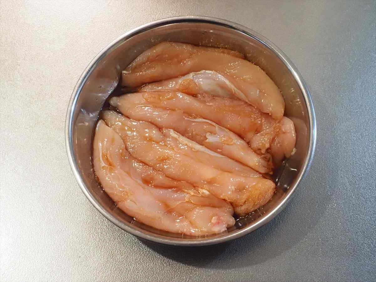 ささみのやわらかチーズピカタ｜しっとり柔らか！高たんぱく低カロリーおかず＆お弁当にも