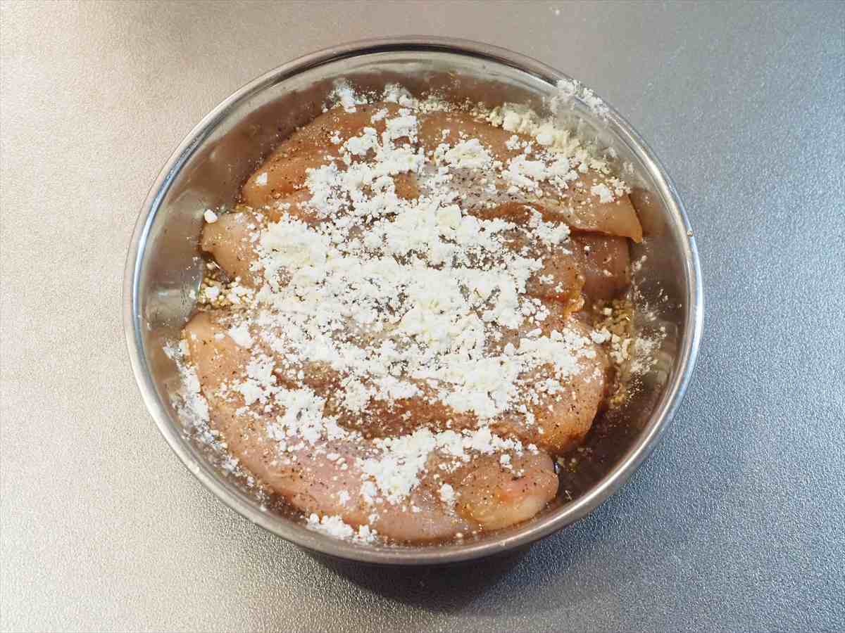 ささみのやわらかチーズピカタ｜しっとり柔らか！高たんぱく低カロリーおかず＆お弁当にも