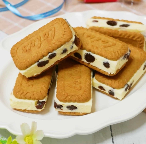 おうちでプロの味！「ロータスラムレーズンバターサンド」の作り方