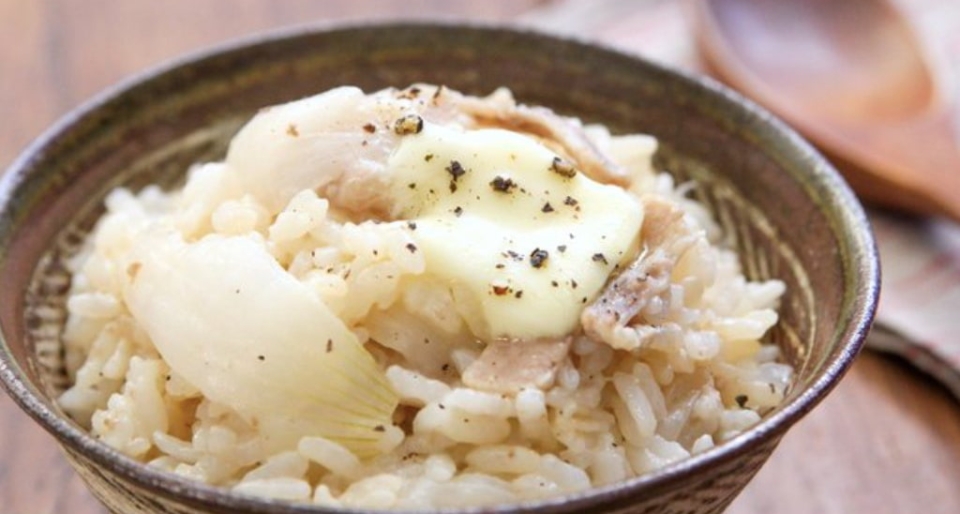 おいしいに決まってる！一口食べれば幸せになる「炊き込みバターご飯」