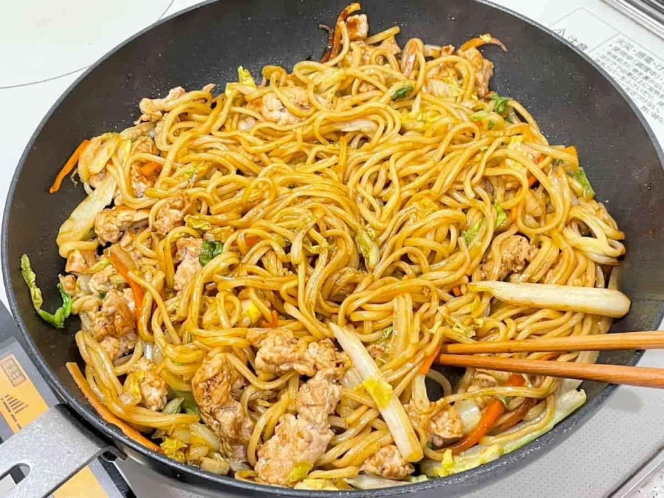 白菜消費にはこれ！シャキシャキ「豚こまと白菜の焼きそば」